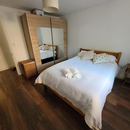 Comfortable Two Bedroom Modern Apartment London Eksteriør bilde