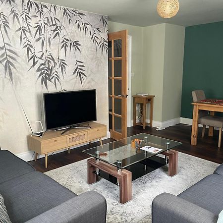 Comfortable Two Bedroom Modern Apartment London Eksteriør bilde