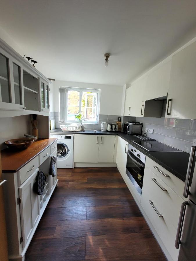 Comfortable Two Bedroom Modern Apartment London Eksteriør bilde