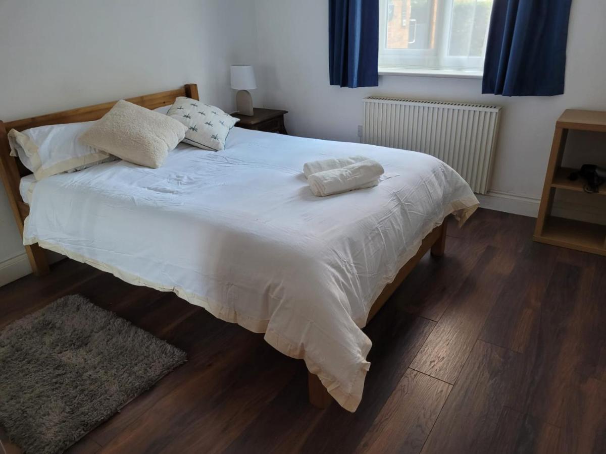 Comfortable Two Bedroom Modern Apartment London Eksteriør bilde