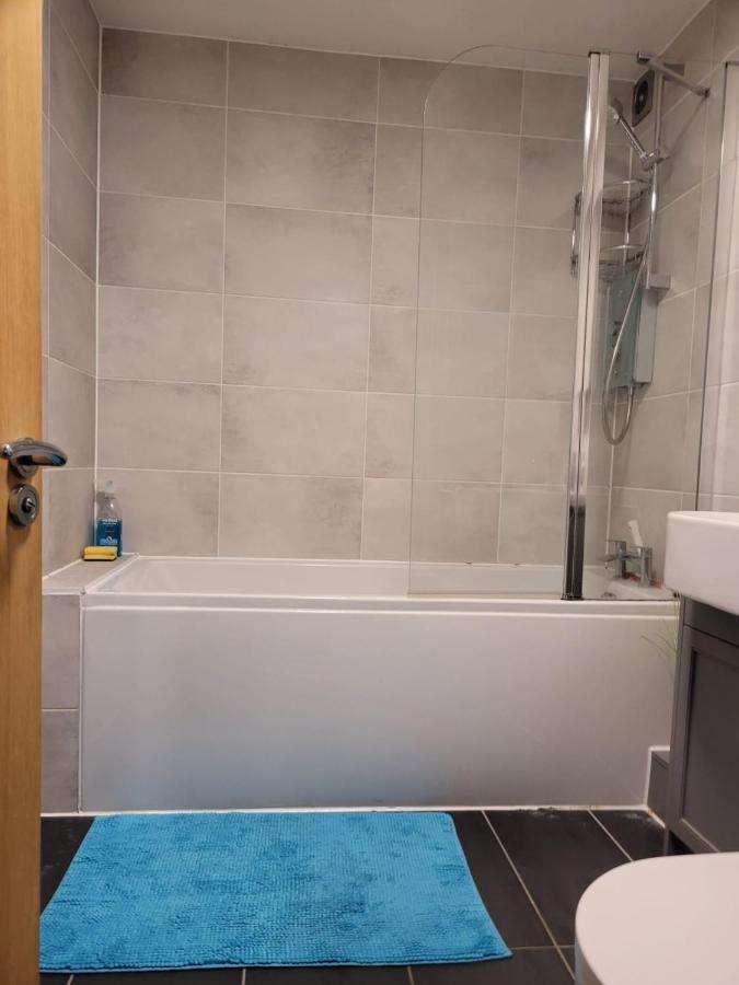 Comfortable Two Bedroom Modern Apartment London Eksteriør bilde