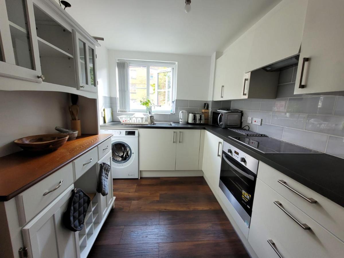 Comfortable Two Bedroom Modern Apartment London Eksteriør bilde