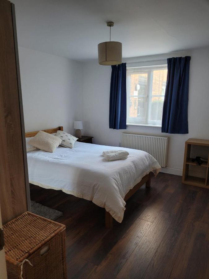Comfortable Two Bedroom Modern Apartment London Eksteriør bilde