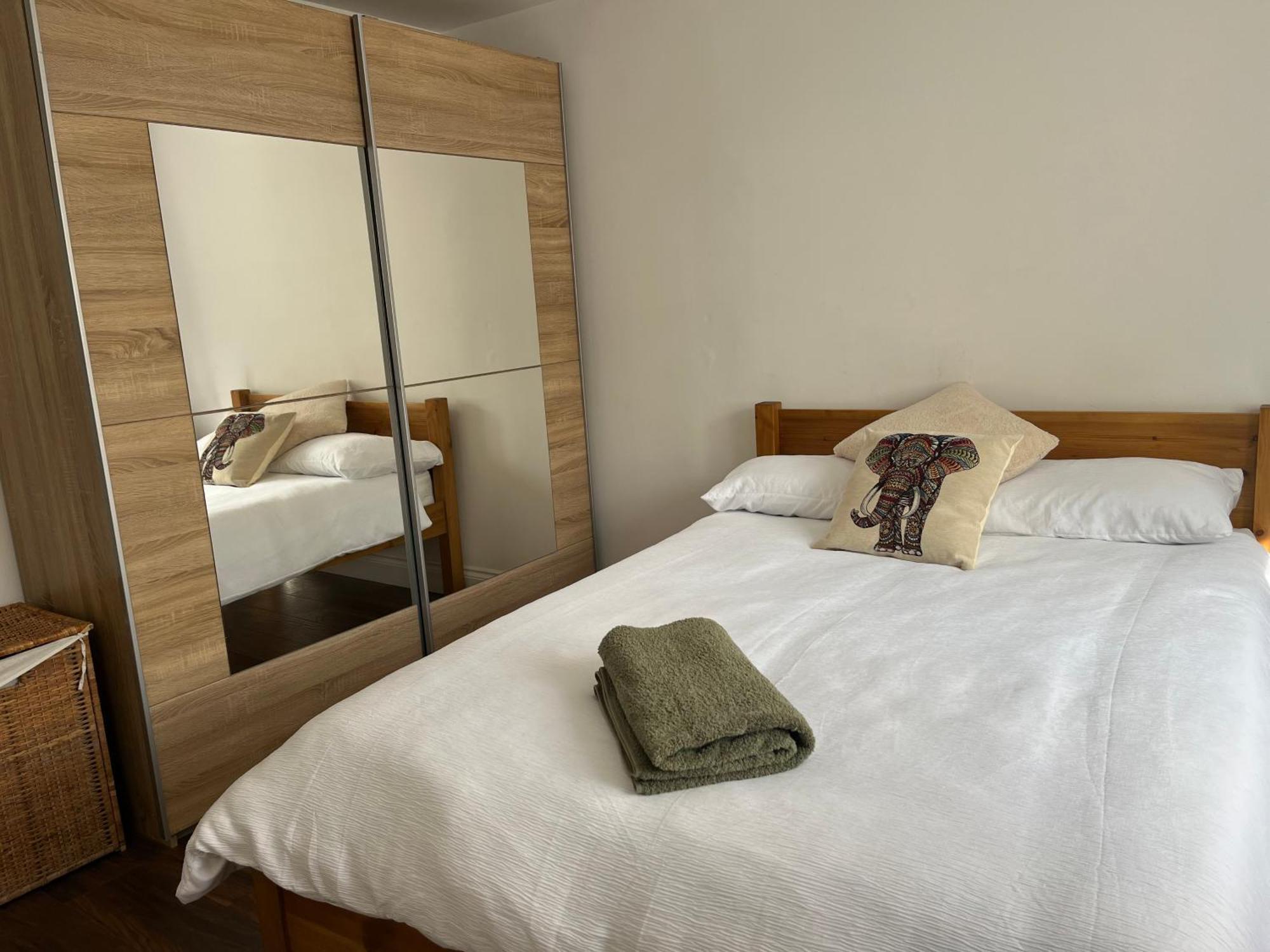 Comfortable Two Bedroom Modern Apartment London Eksteriør bilde